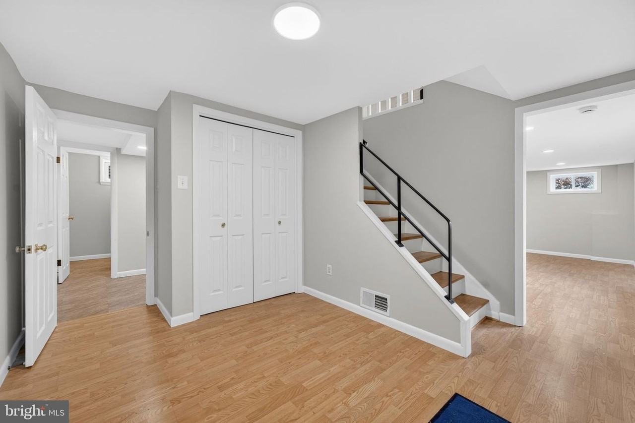 7507 Murillo St - Photo 4 of 44