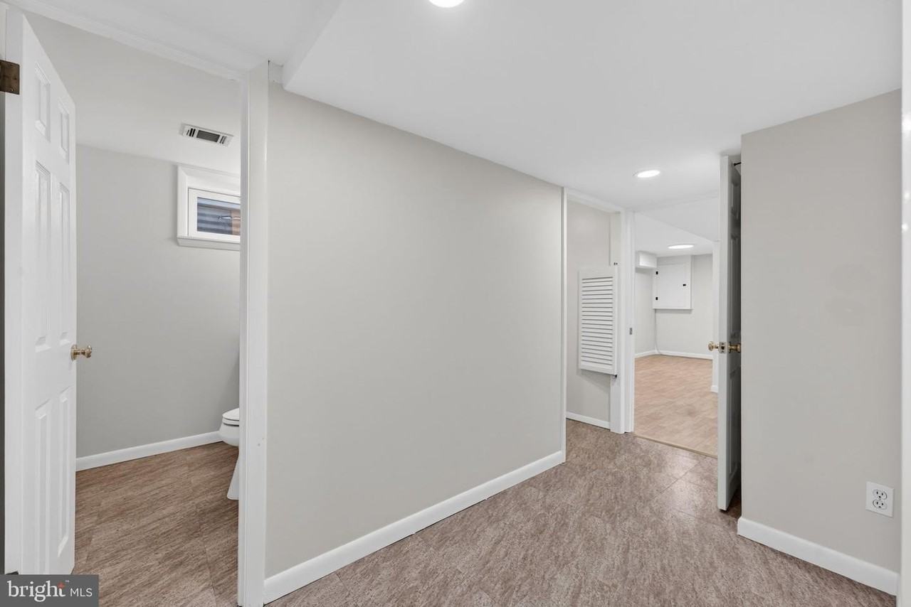 7507 Murillo St - Photo 5 of 44