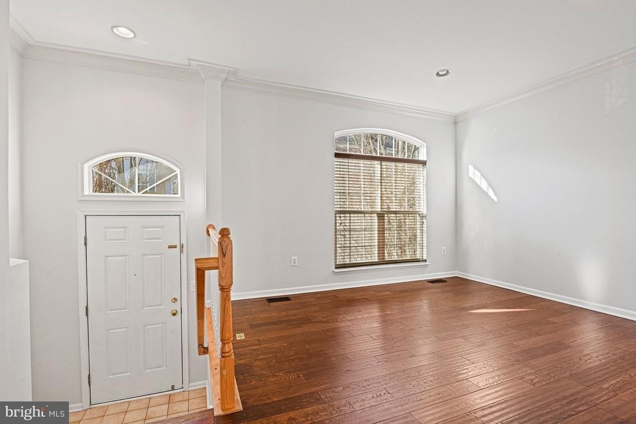 46223 Wales Ter - Photo 3 of 42