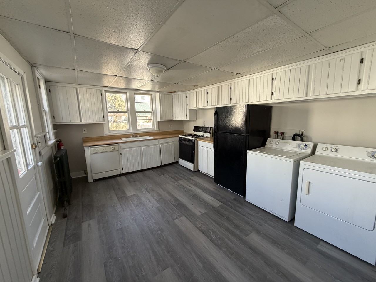 407 Somerset St #1 - Photo 3 of 10