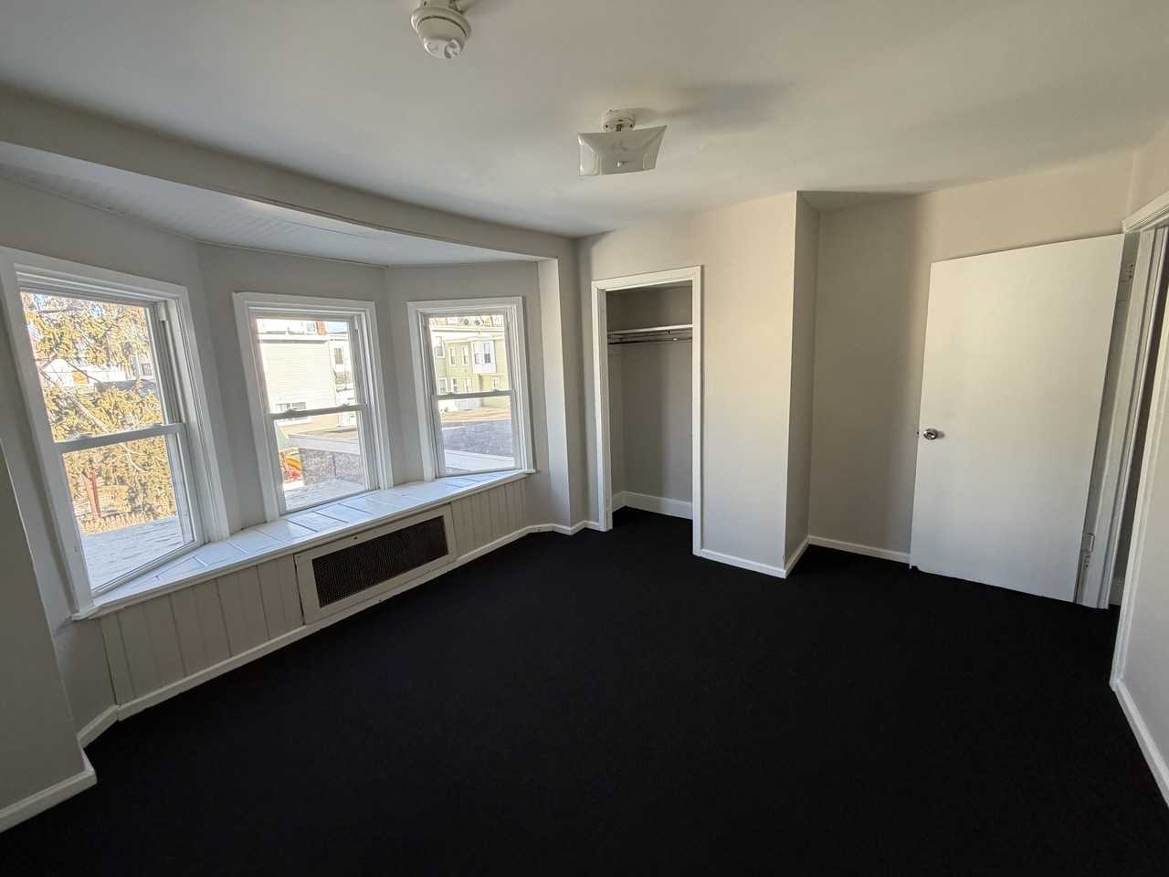 407 Somerset St #1 - Photo 4 of 10