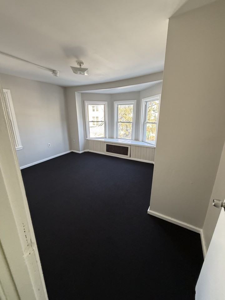 407 Somerset St #1 - Photo 7 of 10