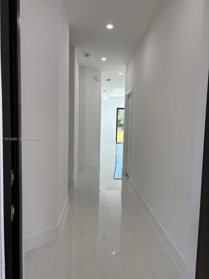 1201 Leroy Ave #1 - Photo 6 of 18