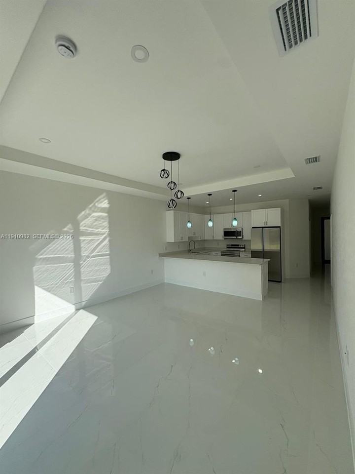 1201 Leroy Ave #1 - Photo 7 of 18