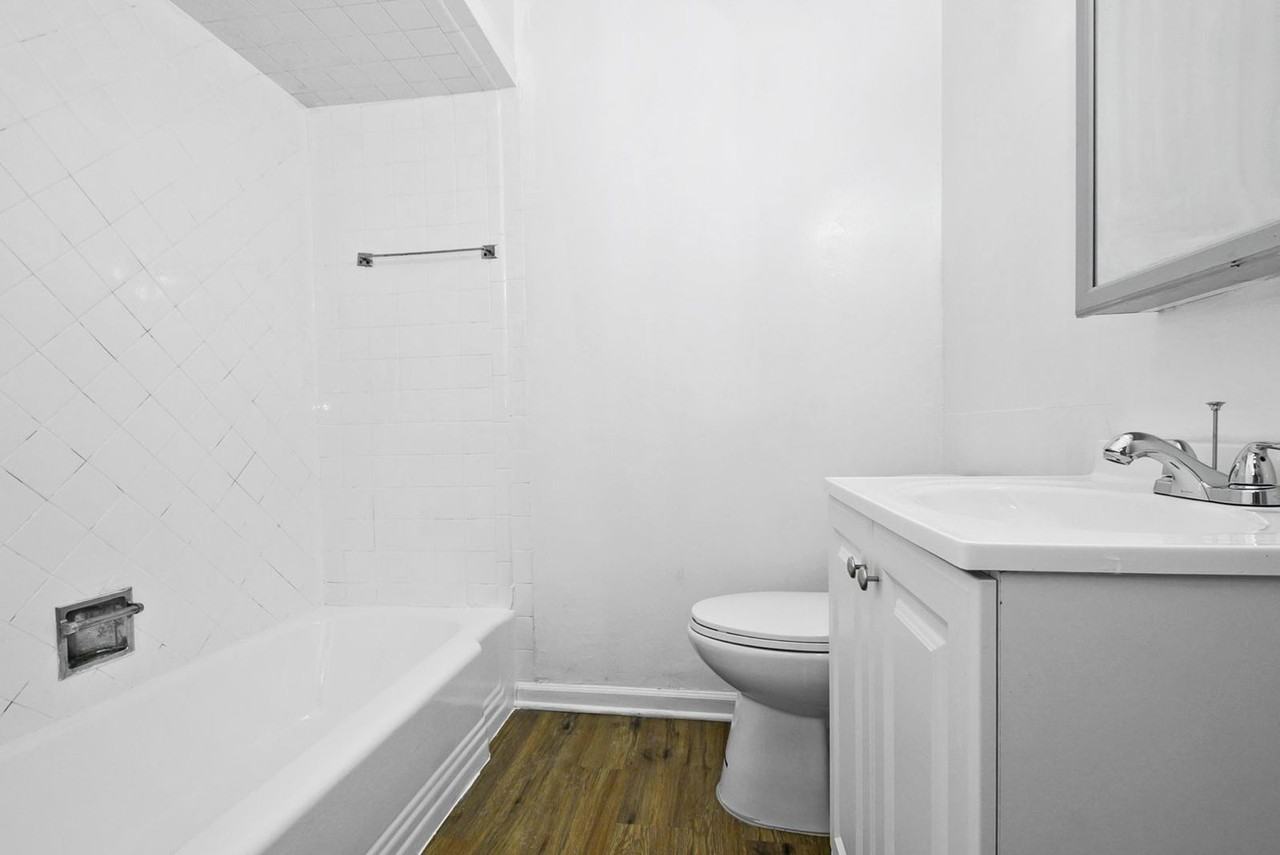 8126 S Western Ave - Photo 3 of 7