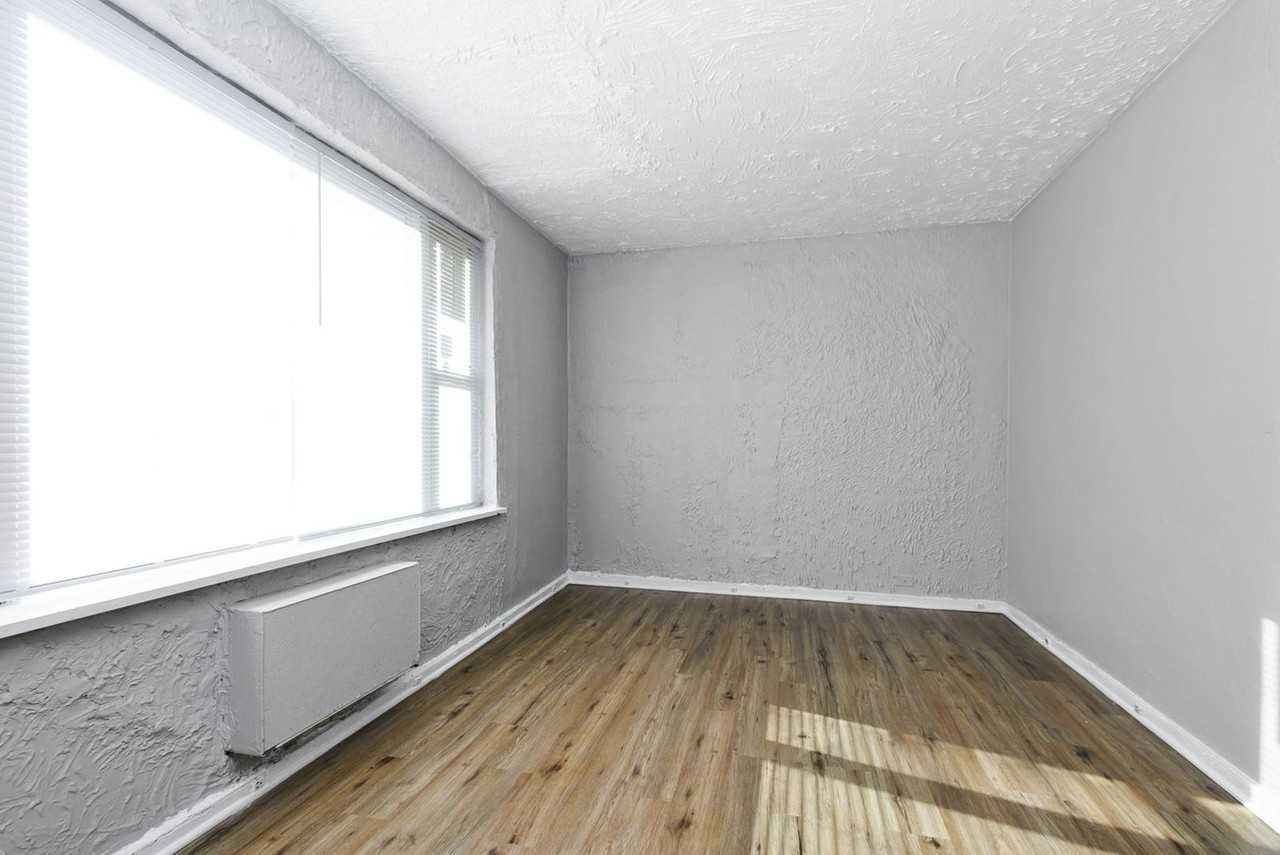 8126 S Western Ave - Photo 5 of 7