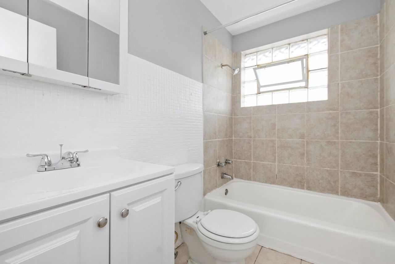 7906 S Wabash Ave - Photo 2 of 6