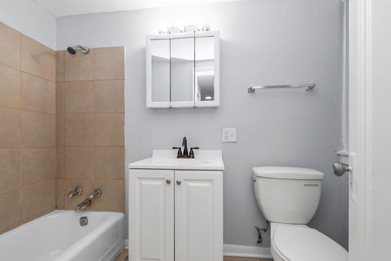 8007 S Eberhart Ave - Photo 2 of 8