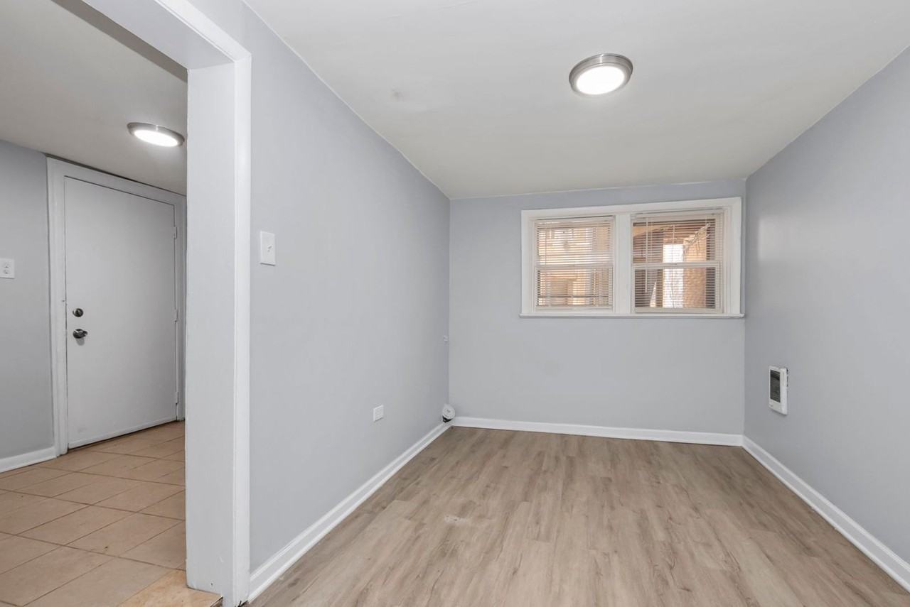 8007 S Eberhart Ave - Photo 5 of 8