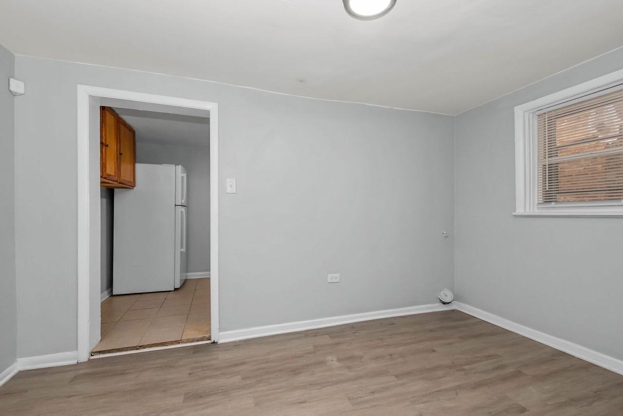 8007 S Eberhart Ave - Photo 6 of 8