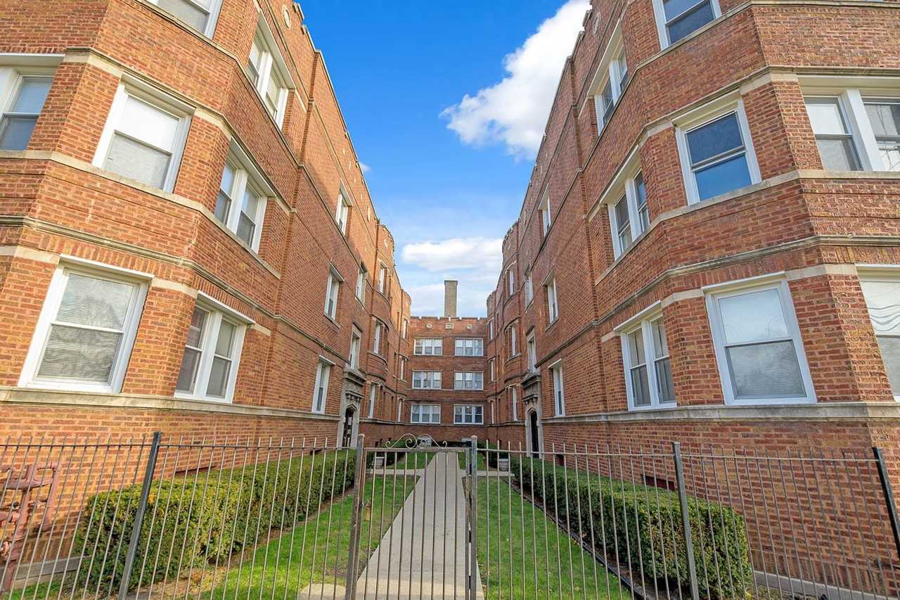 8711 S Morgan St - Photo 2 of 7