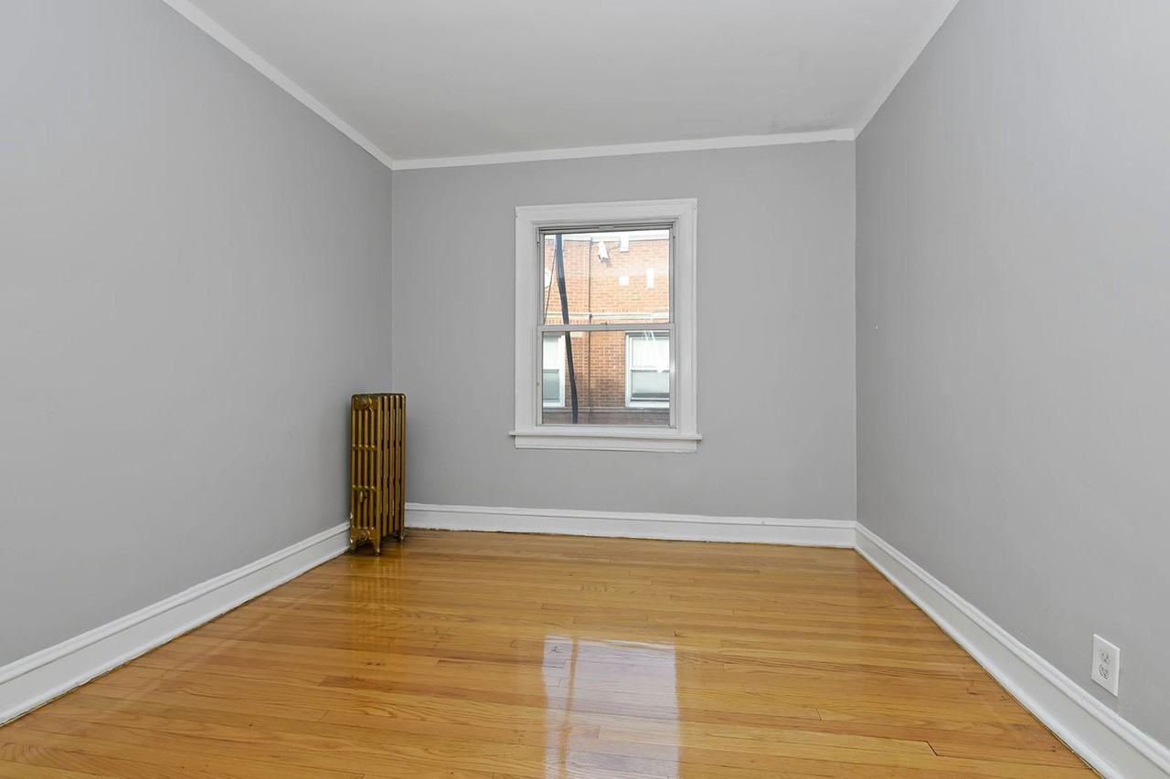 8711 S Morgan St - Photo 3 of 7