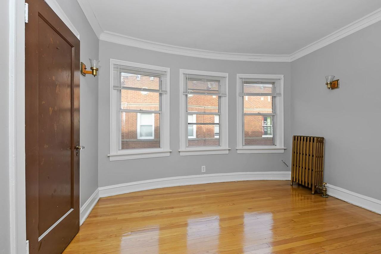 8711 S Morgan St - Photo 4 of 7