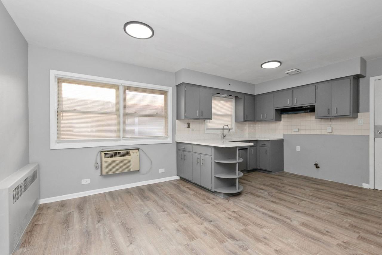 8775 S Beverly Ave - Photo 4 of 8