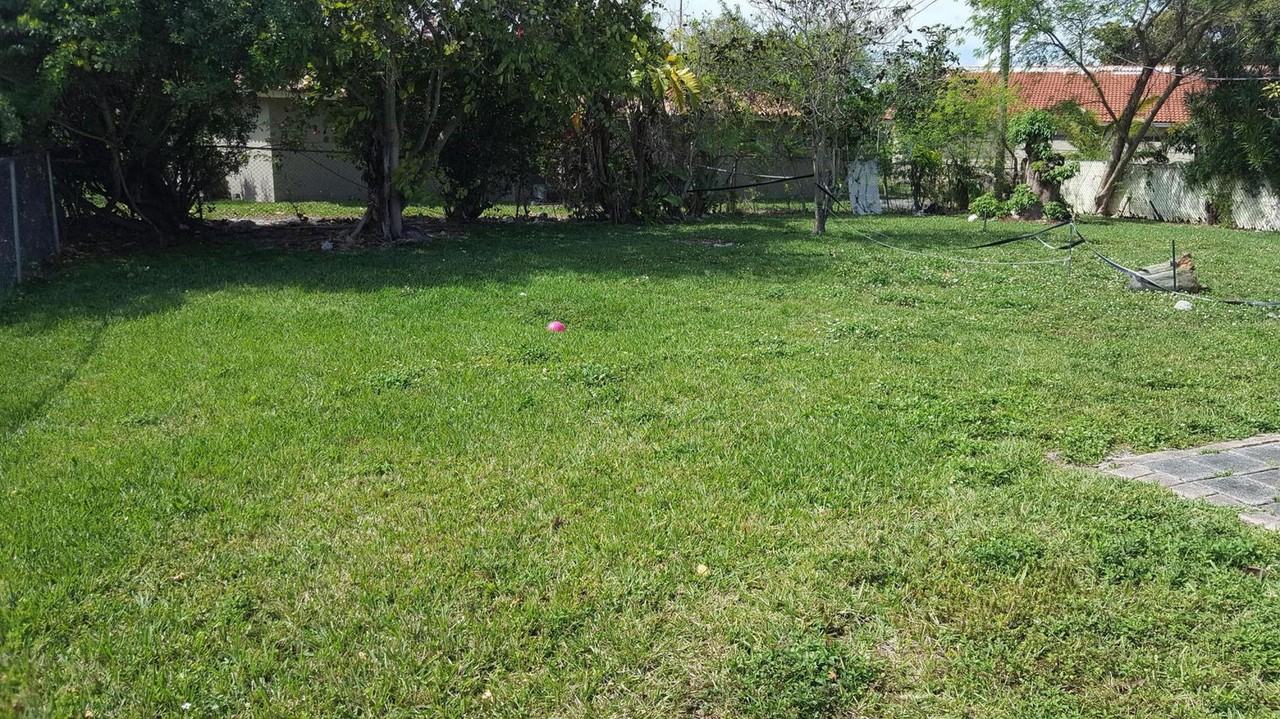 4114 Nw 79th Ave - Photo 3 of 8