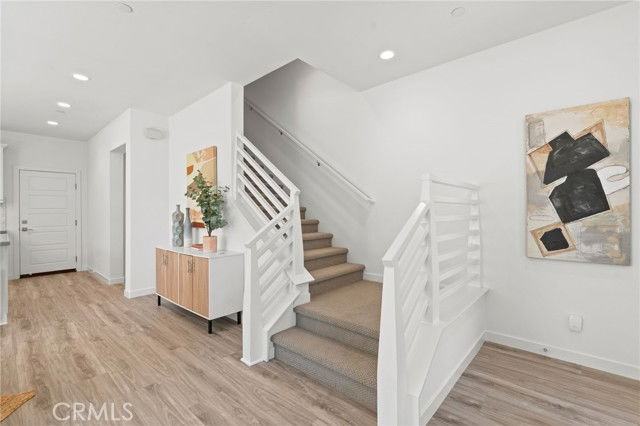 101 Stage - Photo 4 of 8