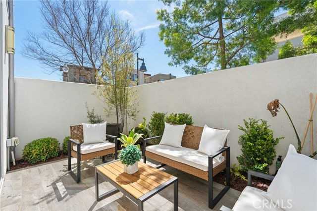 101 Stage - Photo 6 of 8