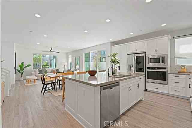 101 Stage - Photo 7 of 8