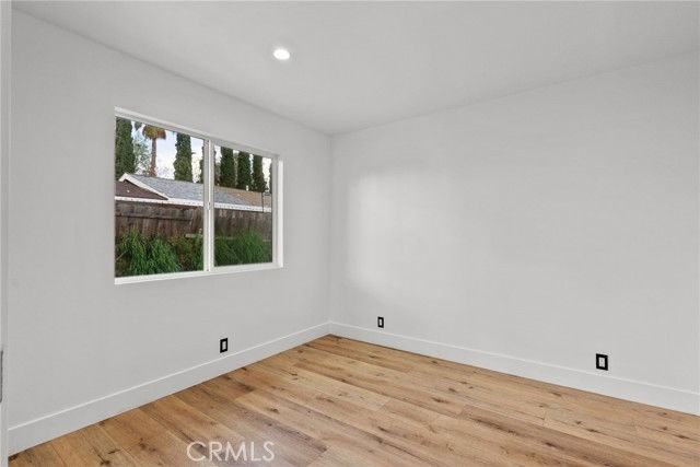 12869 Norris Ave - Photo 3 of 8