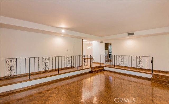 13104 Magnolia Blvd - Photo 6 of 8