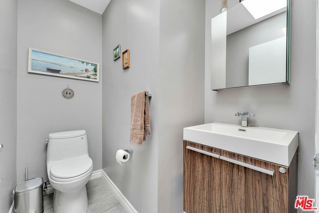 13563 Contour Dr - Photo 2 of 8