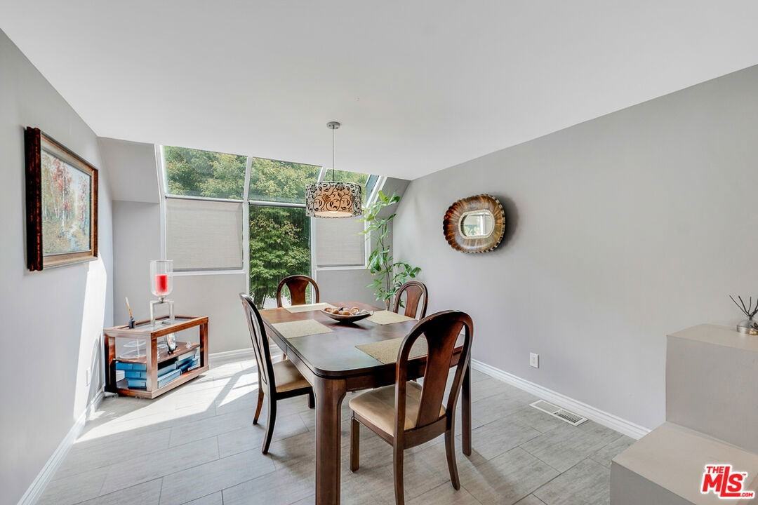 13563 Contour Dr - Photo 4 of 8