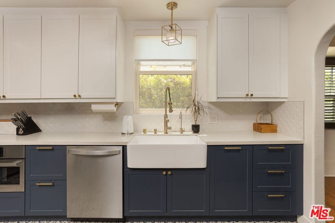 5120 Willowcrest Ave - Photo 3 of 8