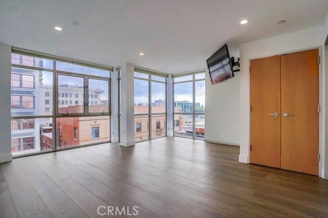 35 N Raymond Ave #404 - Photo 2 of 8