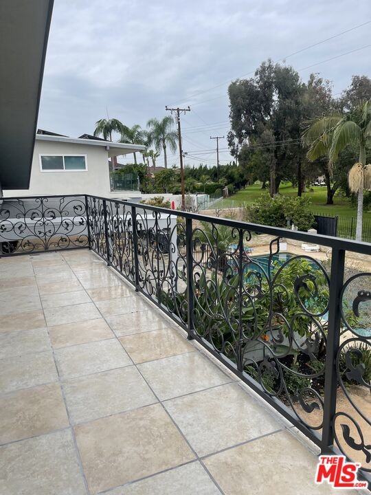 4368 Fairway Dr - Photo 3 of 8