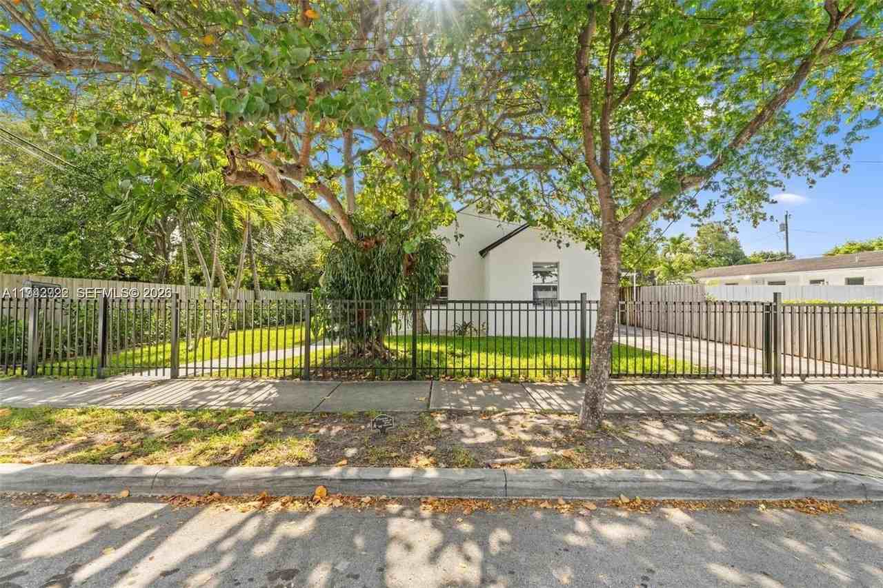 4430 Nw 1st Ave - Photo 2 of 31