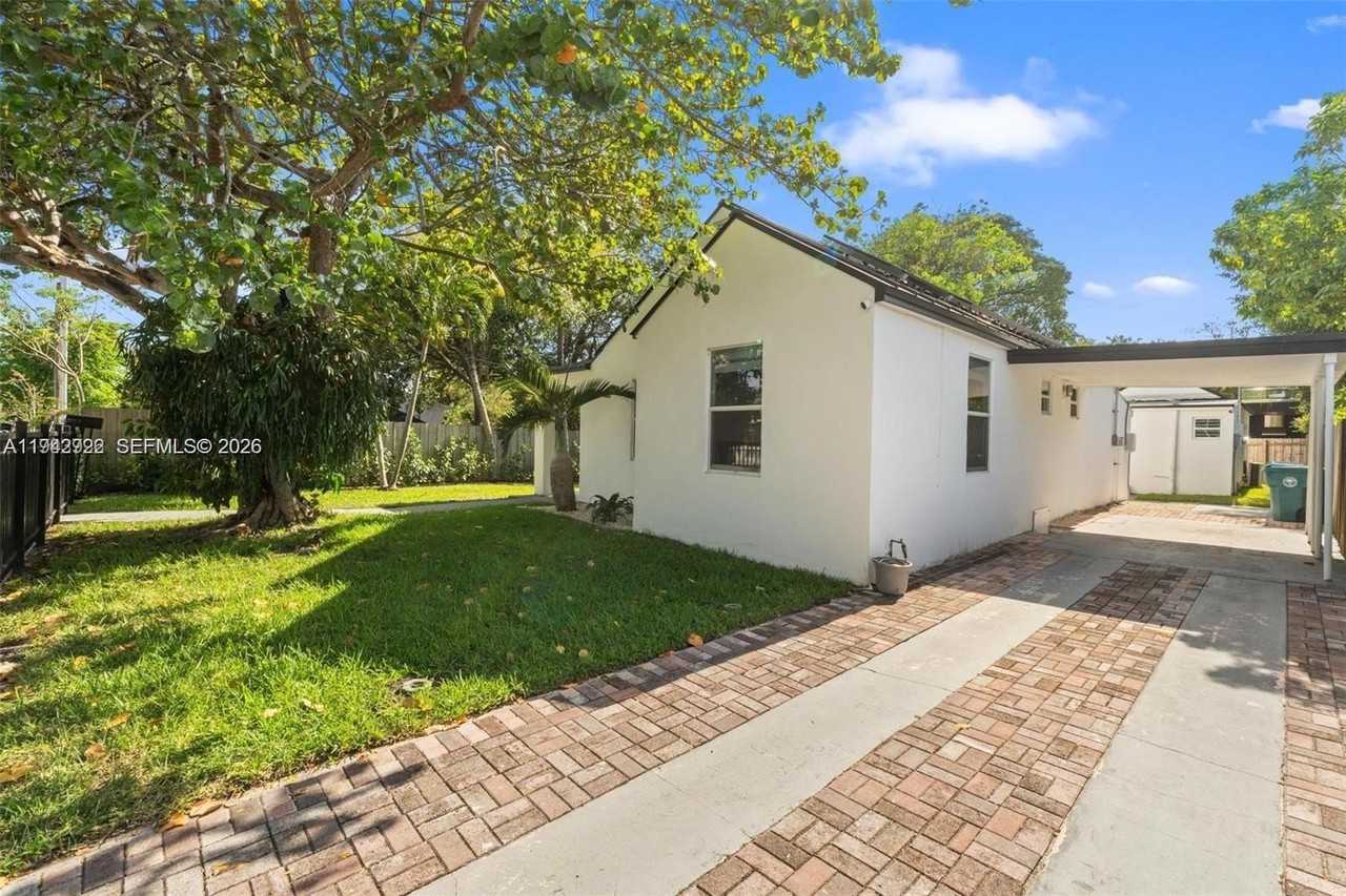 4430 Nw 1st Ave - Photo 4 of 31