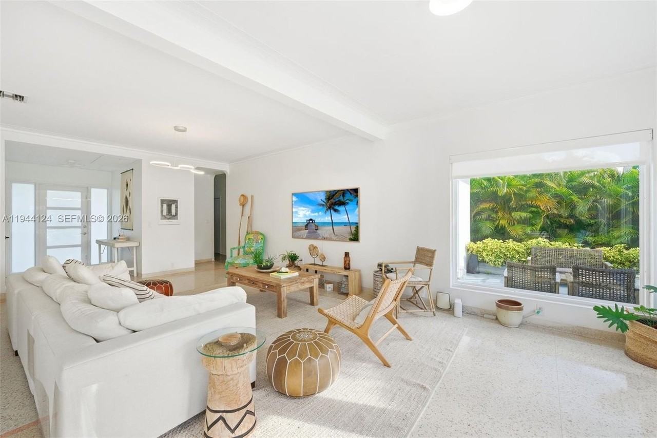 950 S Shore Dr - Photo 4 of 35