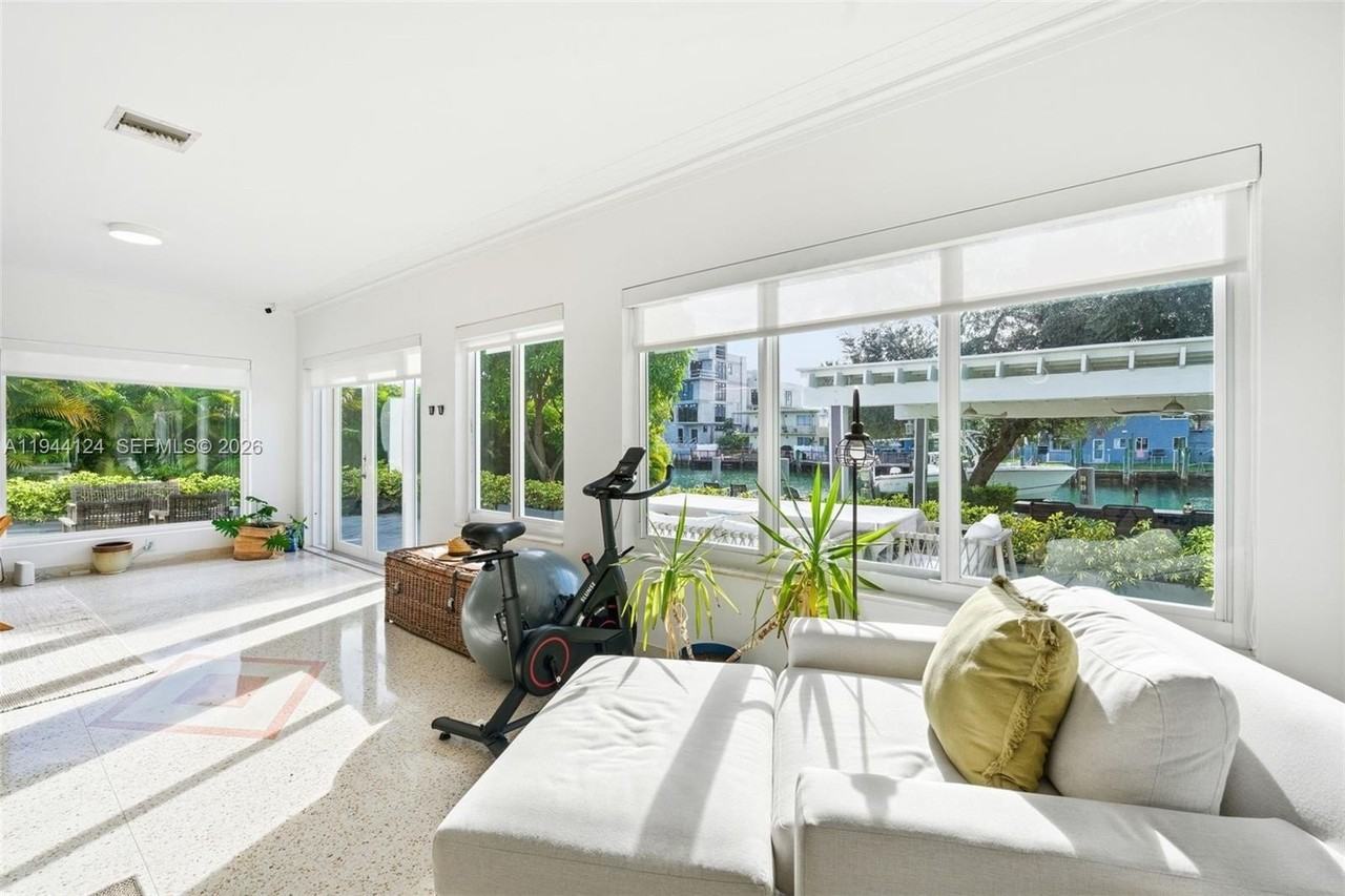 950 S Shore Dr - Photo 7 of 35