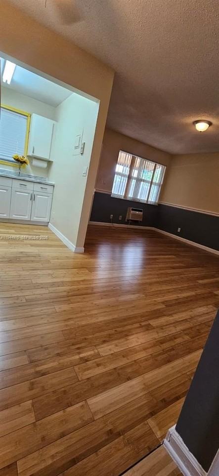 1702 Mckinley St #6 - Photo 5 of 13