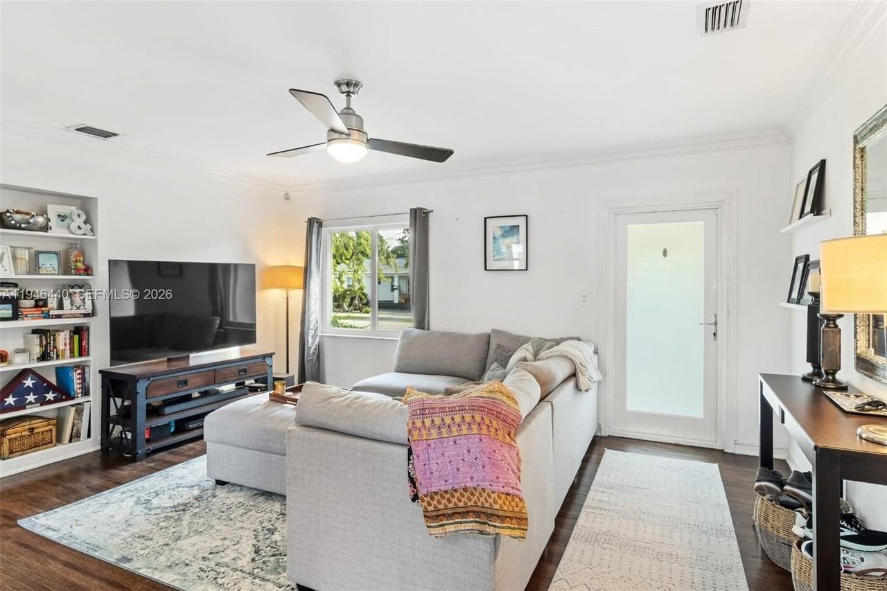 3151 Sw 20th St #1 - Photo 3 of 18