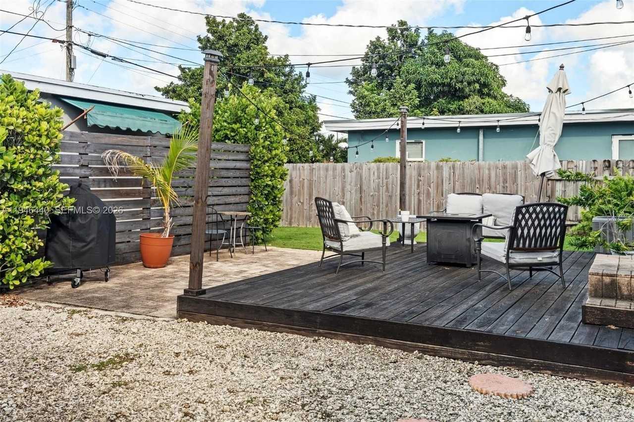 3151 Sw 20th St #1 - Photo 5 of 18