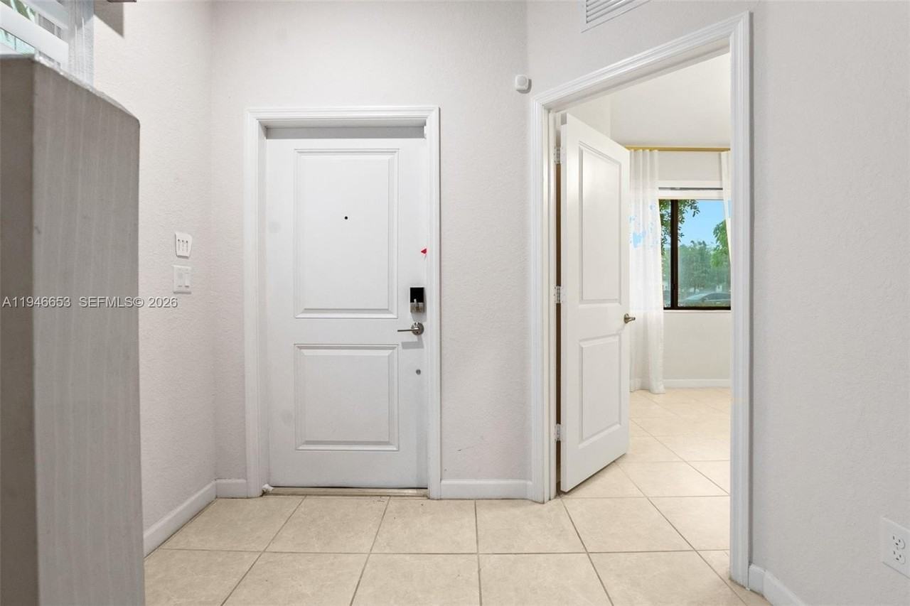 20814 Ne 5th Ct - Photo 2 of 24