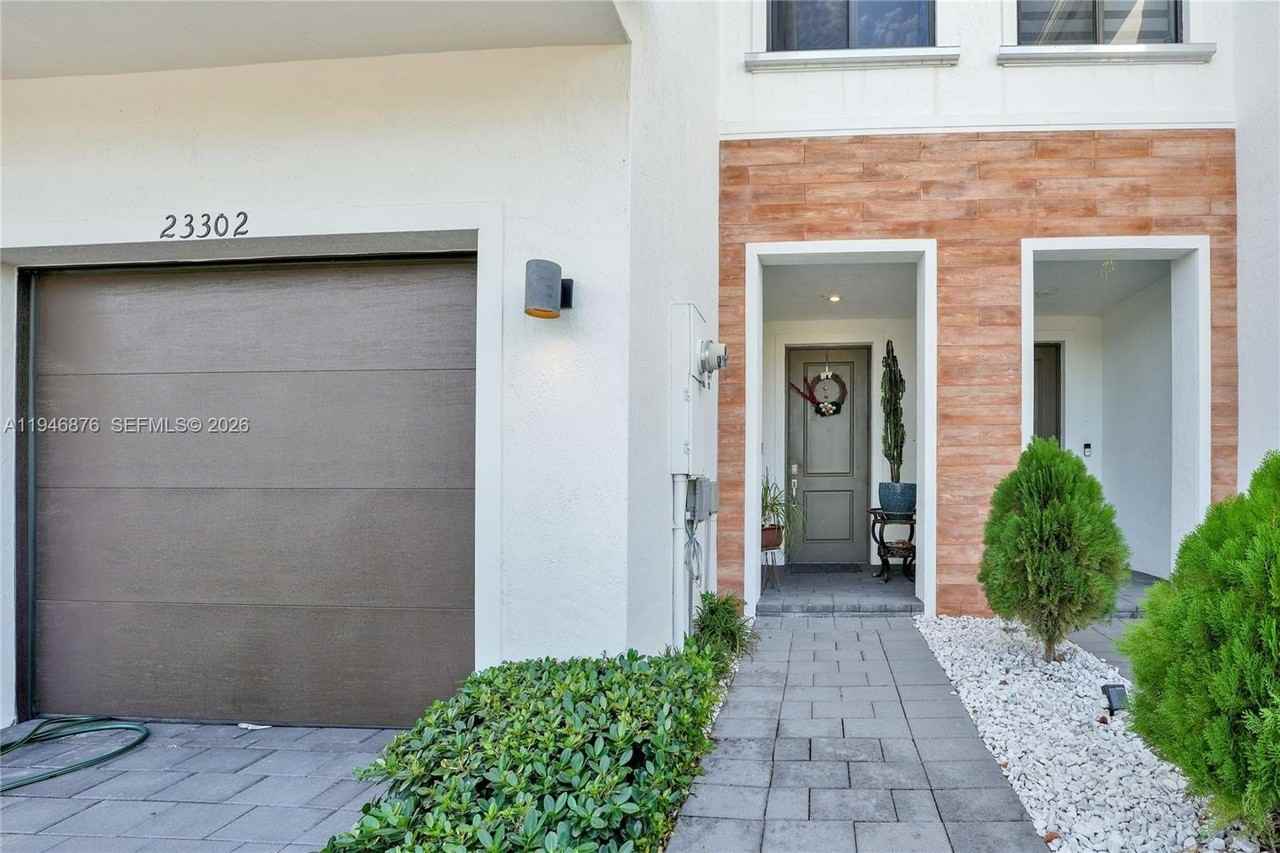 23302 Sw 110th Ave - Photo 2 of 26