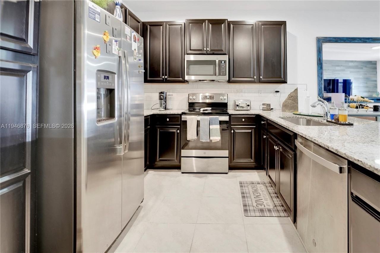 23302 Sw 110th Ave - Photo 5 of 26