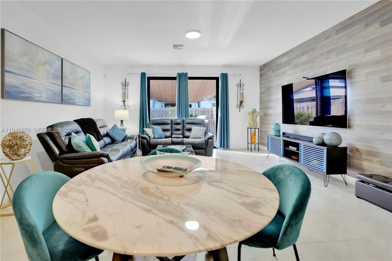 23302 Sw 110th Ave - Photo 7 of 26