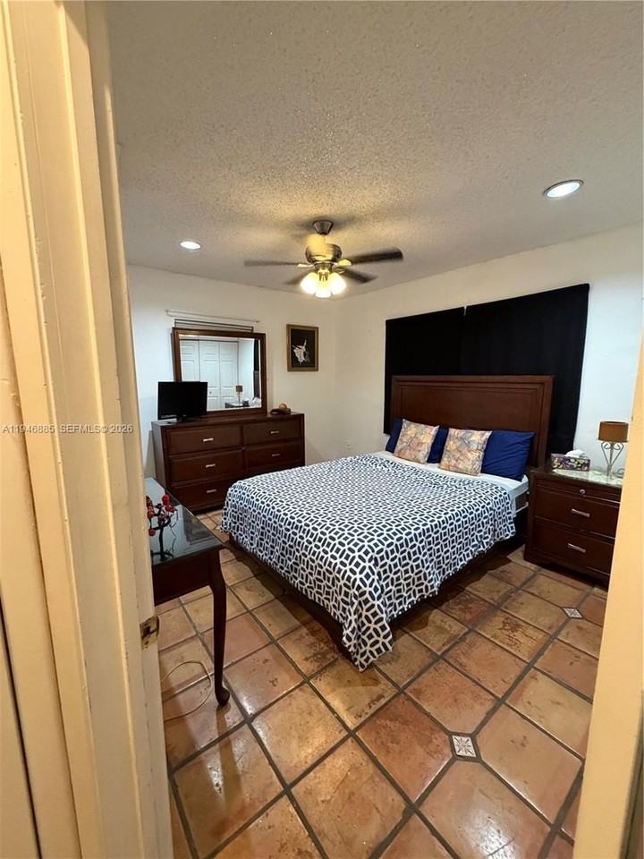 12925 Sw 22nd St - Photo 4 of 6