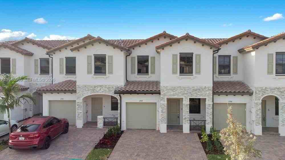 11918 Sw 245th Ter #11918 - Photo 2 of 33