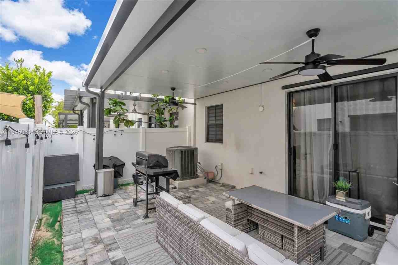 11051 W 33rd Ln #11051 - Photo 4 of 25