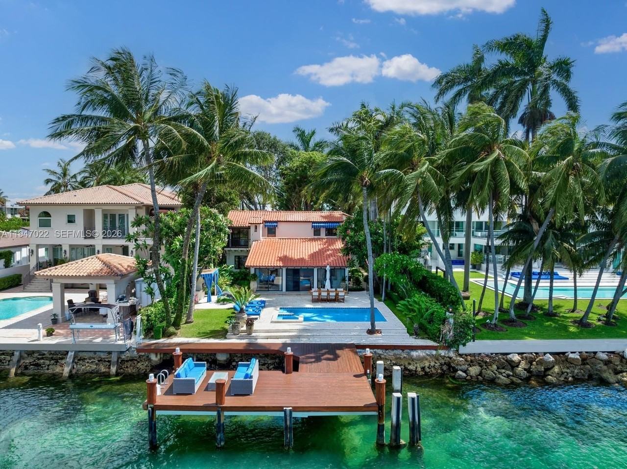 56 S Hibiscus Dr - Photo 2 of 34