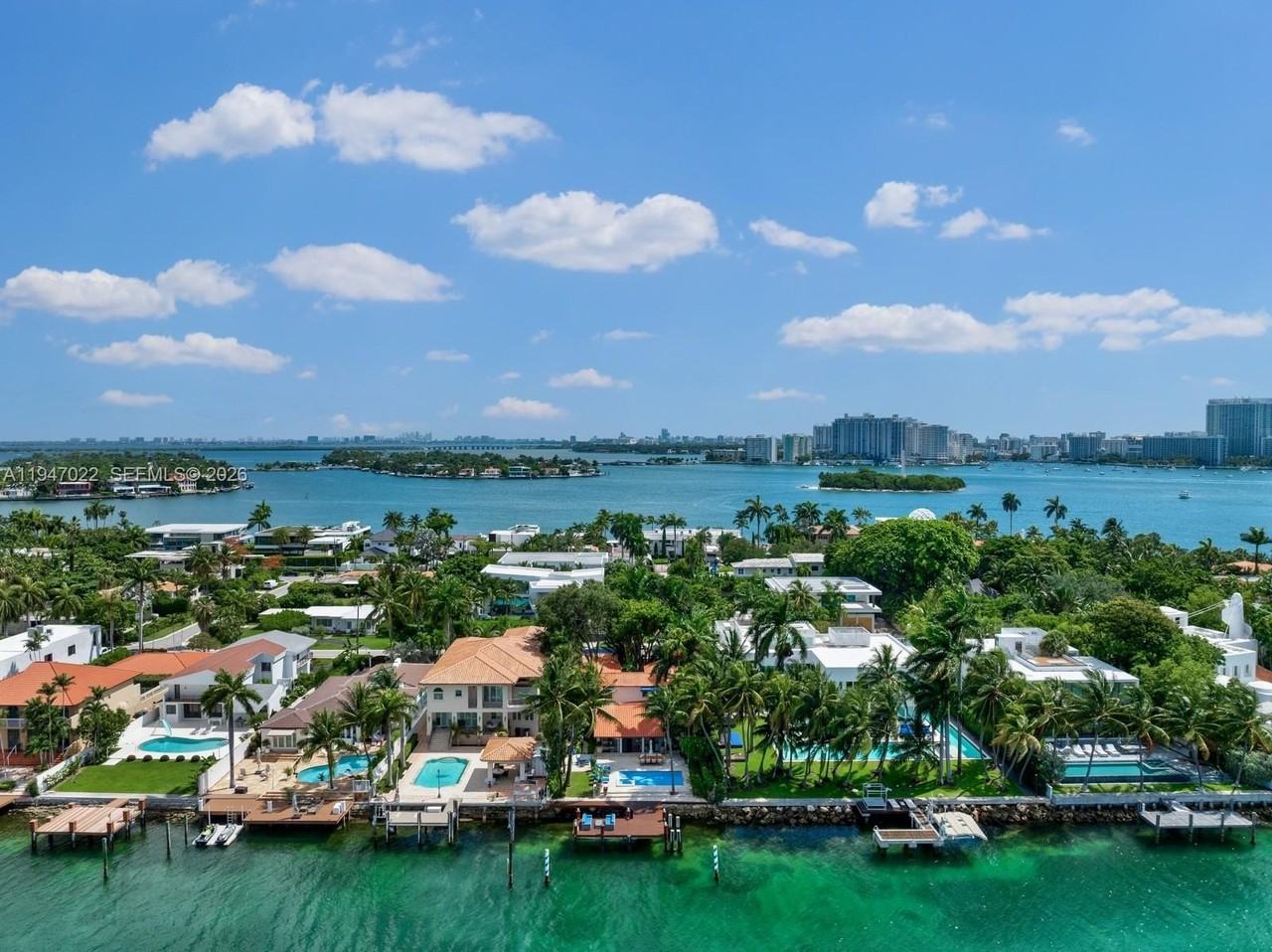 56 S Hibiscus Dr - Photo 4 of 34