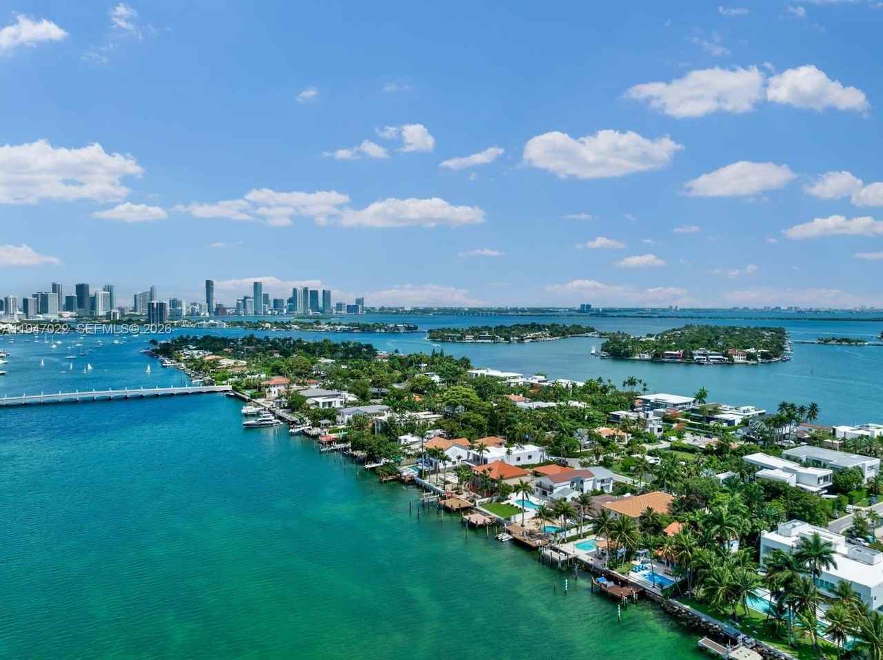 56 S Hibiscus Dr - Photo 5 of 34