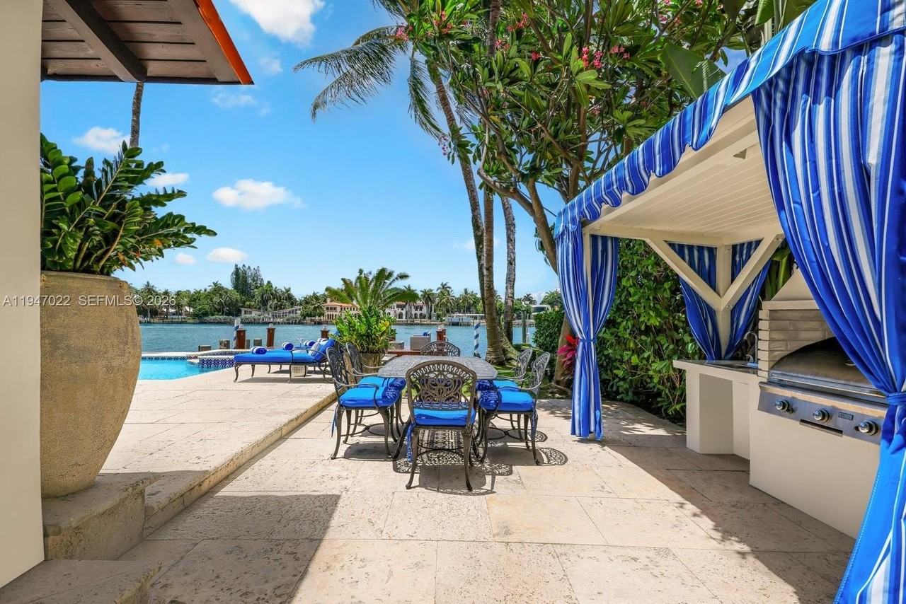 56 S Hibiscus Dr - Photo 7 of 34