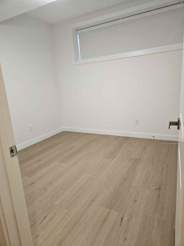 431 11 Avenue NE - Photo 3 of 7