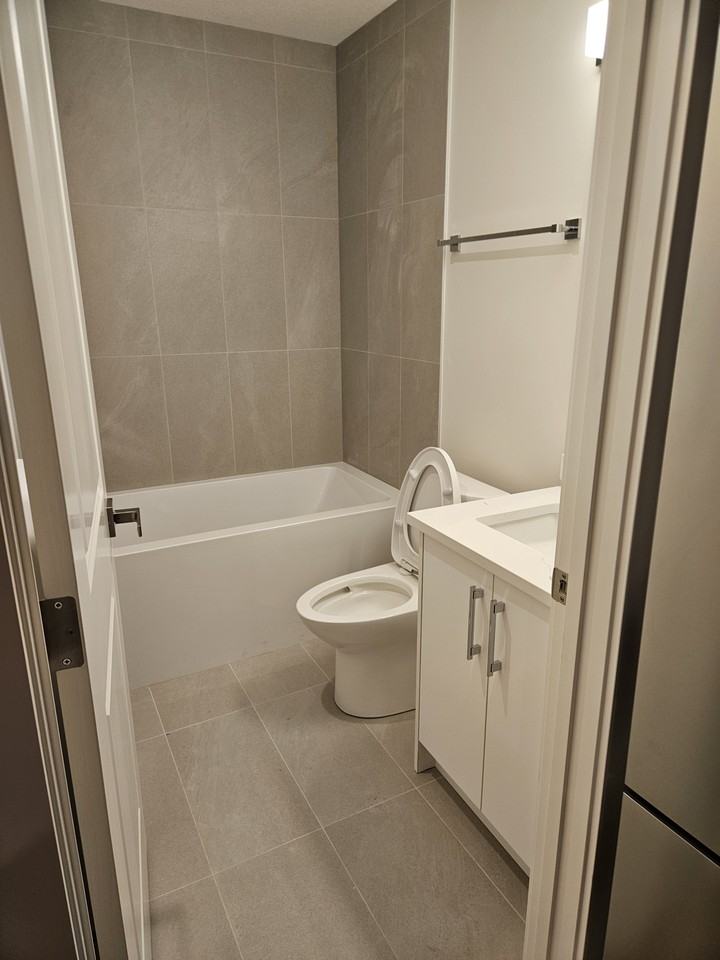 431 11 Avenue NE - Photo 5 of 7