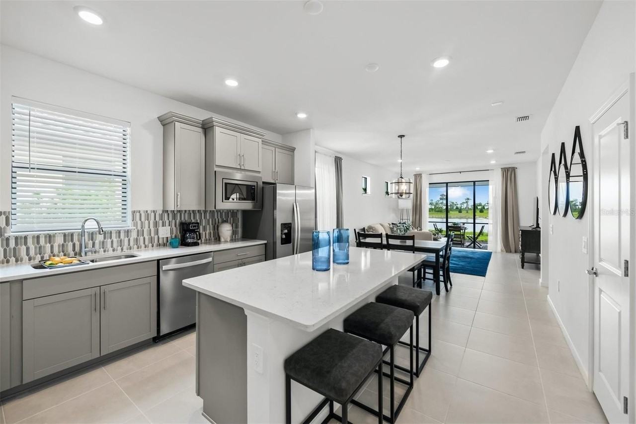 6328 Winding Pine Dr - Photo 4 of 49